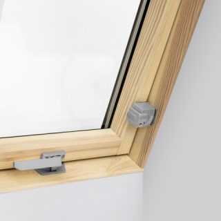 Safety lock of roof windows